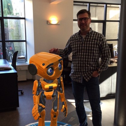 Catch the Robot! – Augmented Reality App for IDA